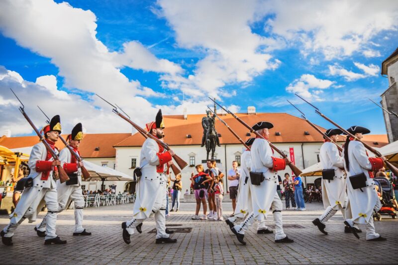 8 Destinații Unde Să Mergi Cu Copii În România Vacanță De Rusalii În România